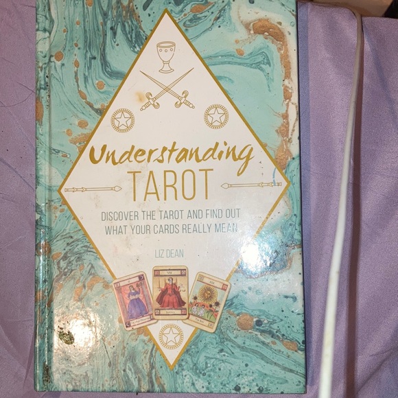 UNDERSTANDING TAROT TEXTBOOK - Picture 1 of 1
